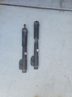 KYB FRONT STRUTS 87-93 Mustang 