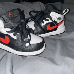 Nike Air Jordan Retro 1 "Chile Red" 5c