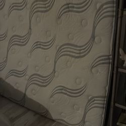 Mattress queen size