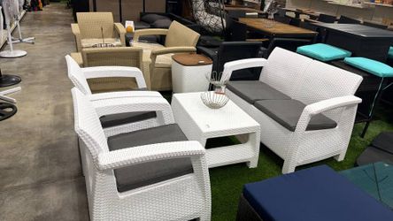 Patio set. Ask for price.