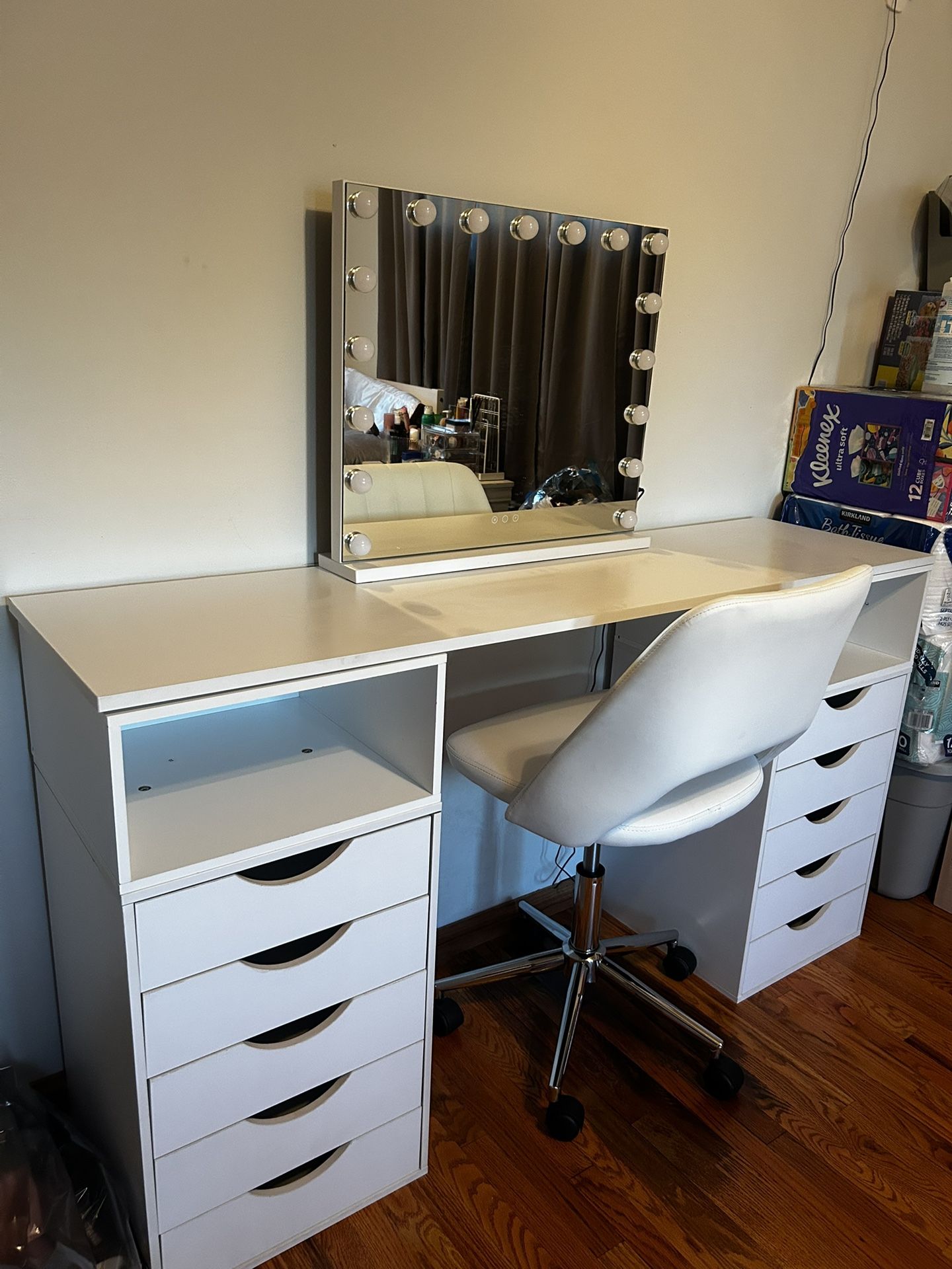 Vanity Desk+ Mirror+ Chair 