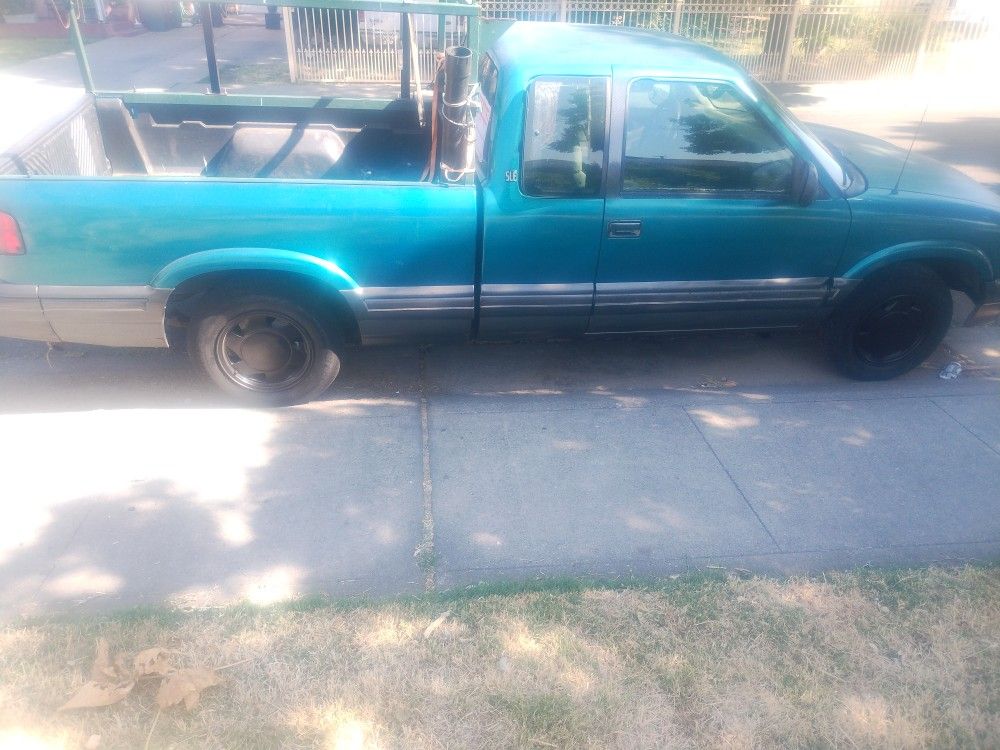 1994 GMC Sonoma 2 door 4.3l V 6