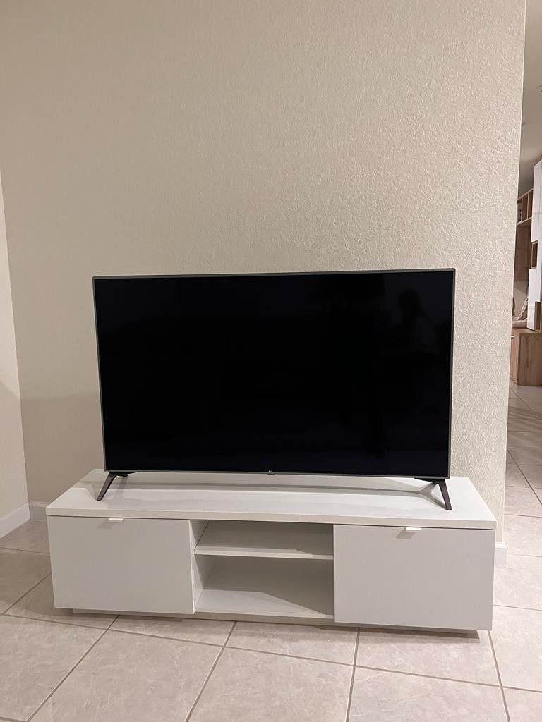 Ikea TV Stand, White Glossy, Excellent Condition!