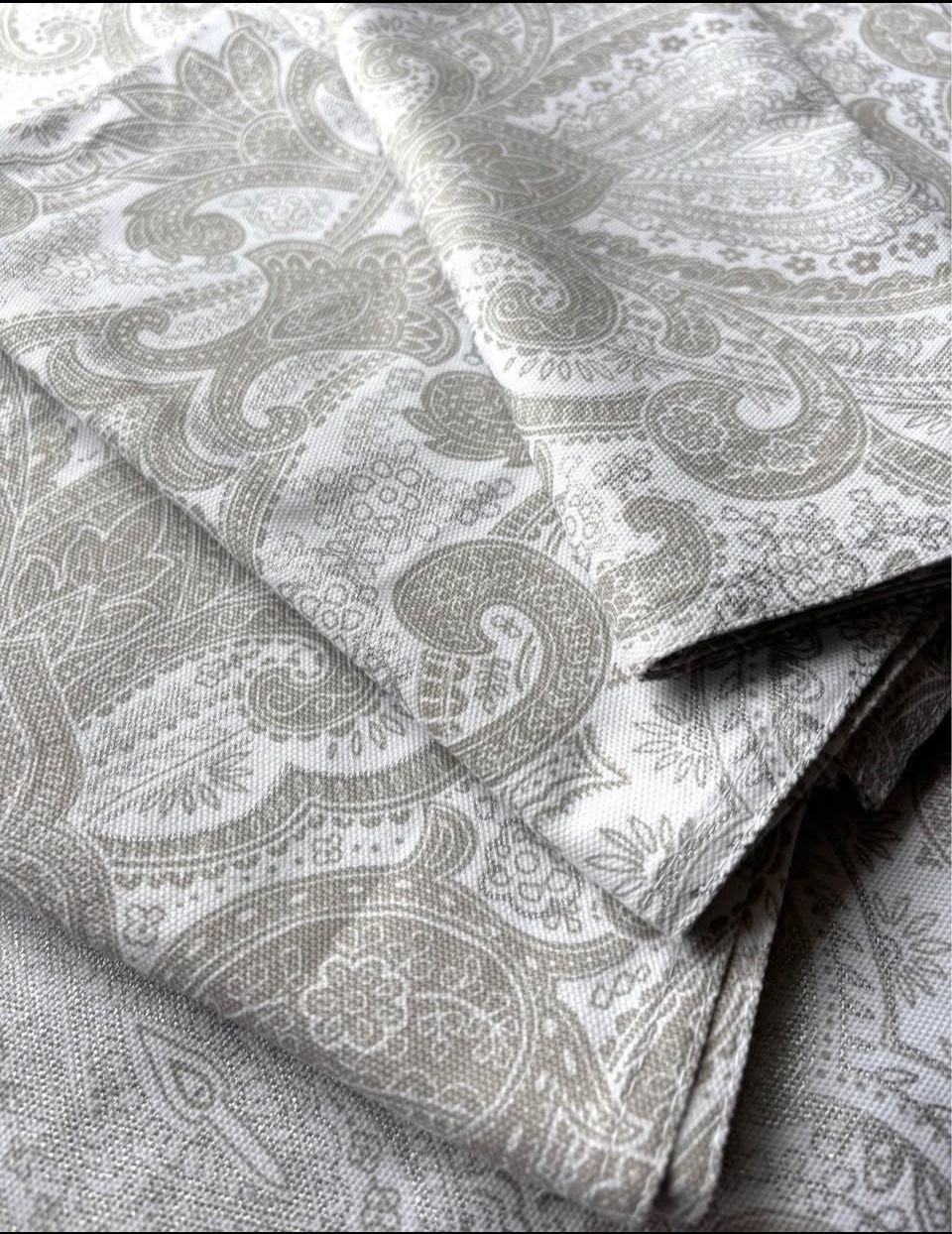 Nicole Miller Formal Dinner Napkins with Paisley Print, Set of 4, New in Package