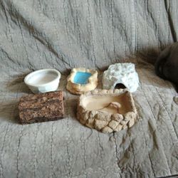 Pet bowls And Hides 