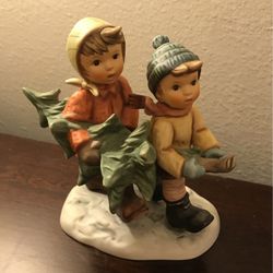 GOEBEL HUMMEL:TREE TRIMMING TIME BH12  Excellent Condition. No Box