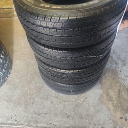 NEXEN ROADIAN TIRE SET 