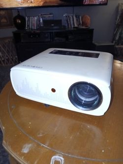 Groview JQ818C projector, featuring native 1080P resolution and a 15000lux
-WORKS GREAT
-ASKING 65 OR BEST OFFER