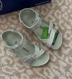 Birkenstock Matcha Green Girls Sandals Size 1-1.5 $30 **READ DESCRIPTION**