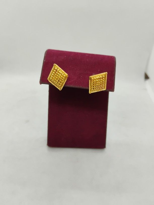 22K Diamond Shaped Earrings