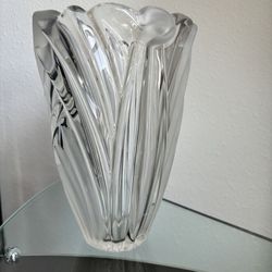 Beautiful Frosted And Clear Vase Just In Time For Mother’s Day