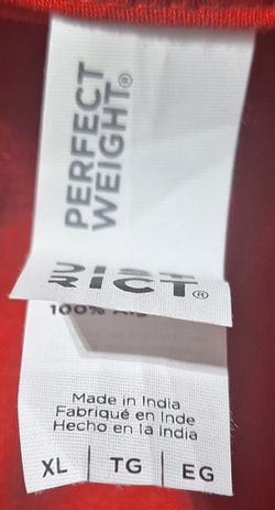 (BB - 9)  DISTRICT WOMEN'S V-NECK RED T-SHIRT SIZE X-LARGE 