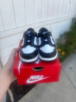 Toddler black and white Nikes 9C