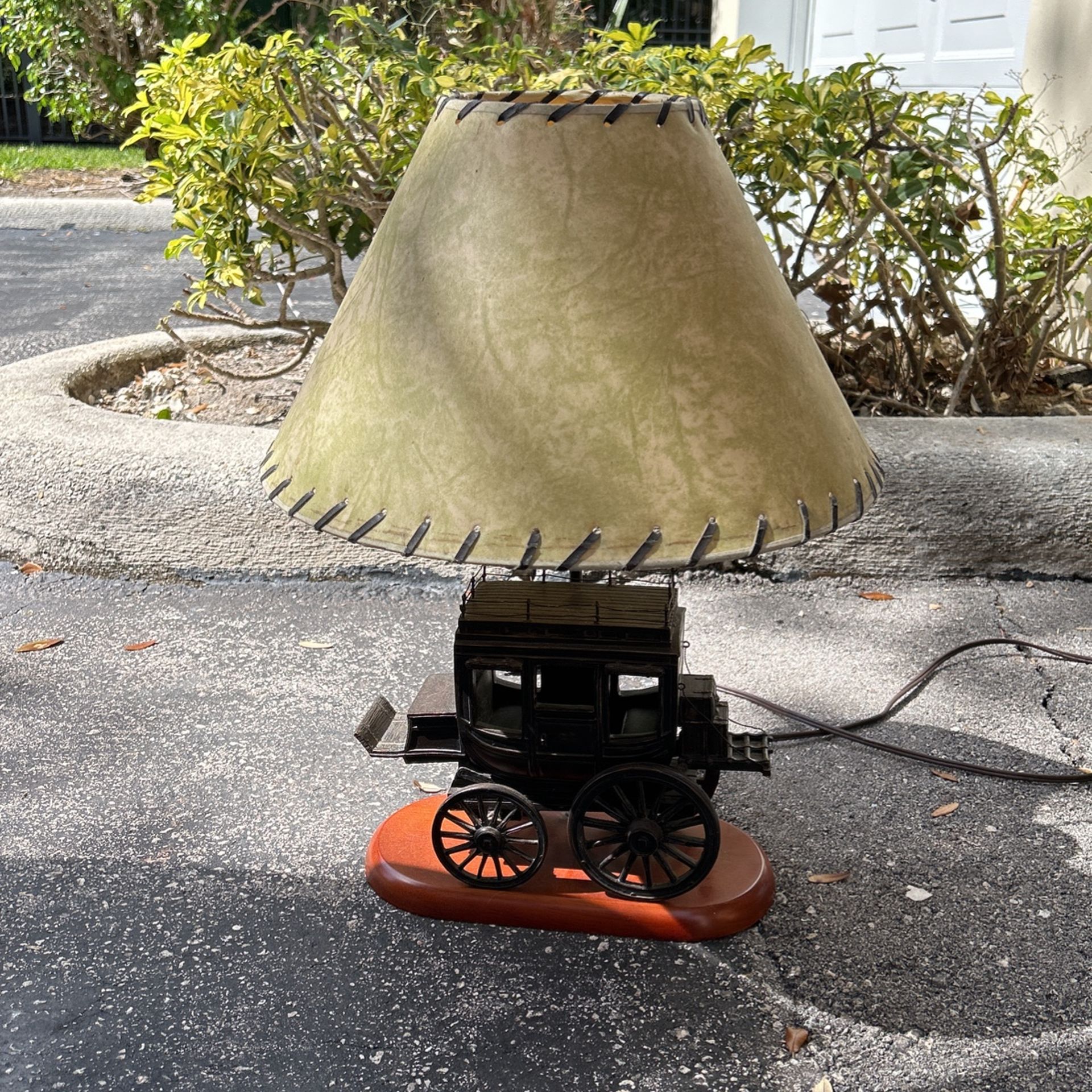 Metal Stagecoach Table Lamp With Shade. Good Condition