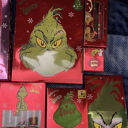 Grinch X Revolution Make Up Set