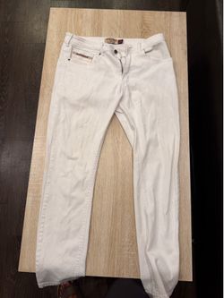 Nice white jeans lmk