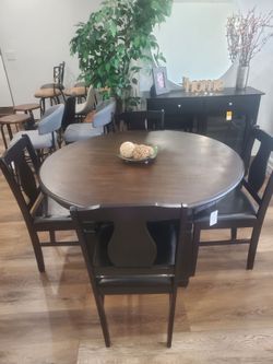 Beautiful 5 pc round brown  dining set (NEW)