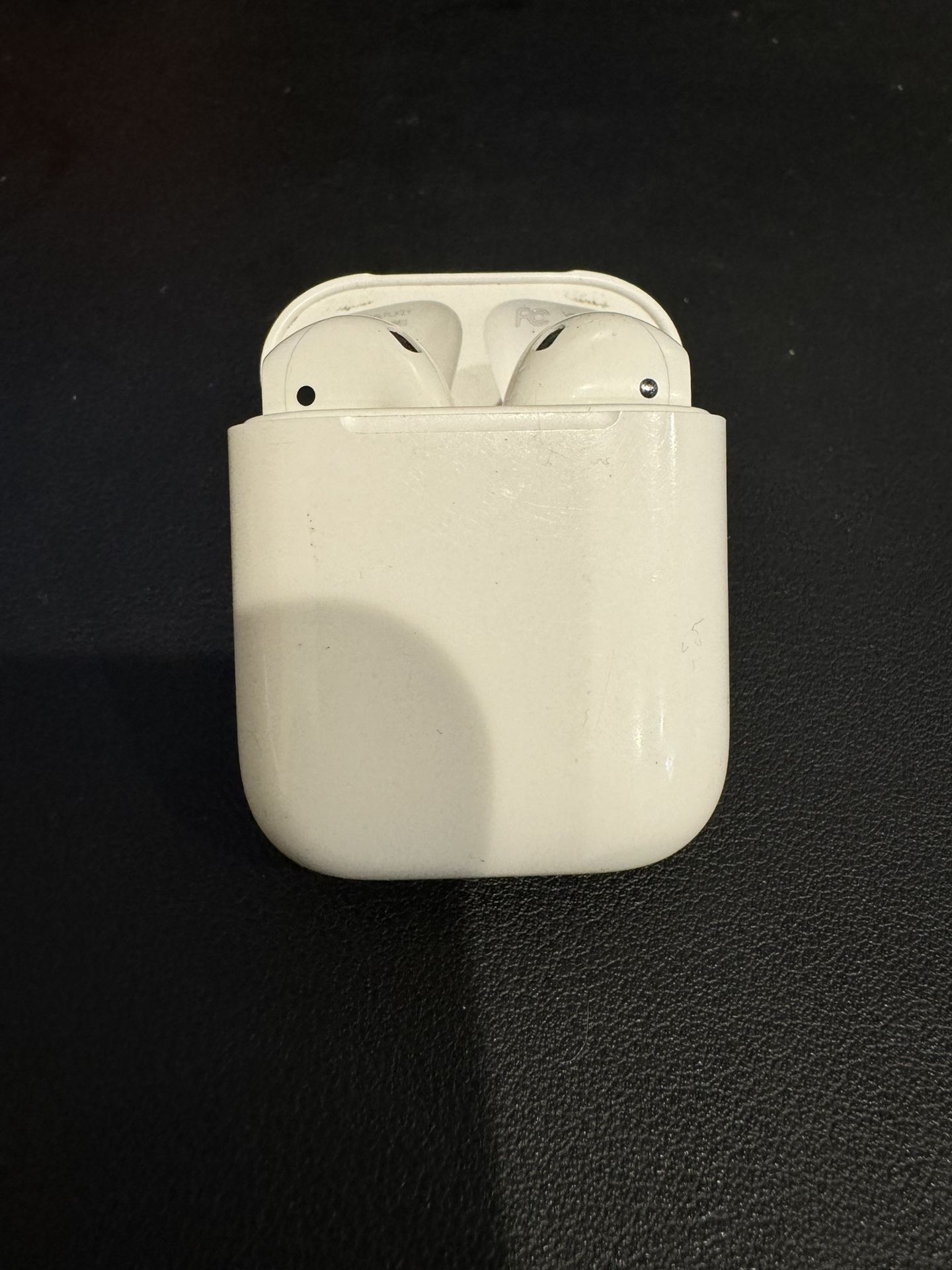 Apple AirPods Good Working Conditions 