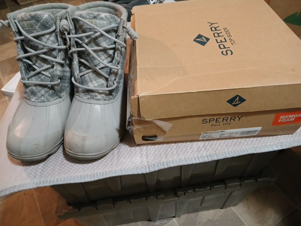 S P E R R Y Soft Water Duck Boots Gray And Plaid Zipper On Side Size 6.5 Women Very Good Condition