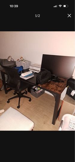 63" Office Desk In Great Condition!