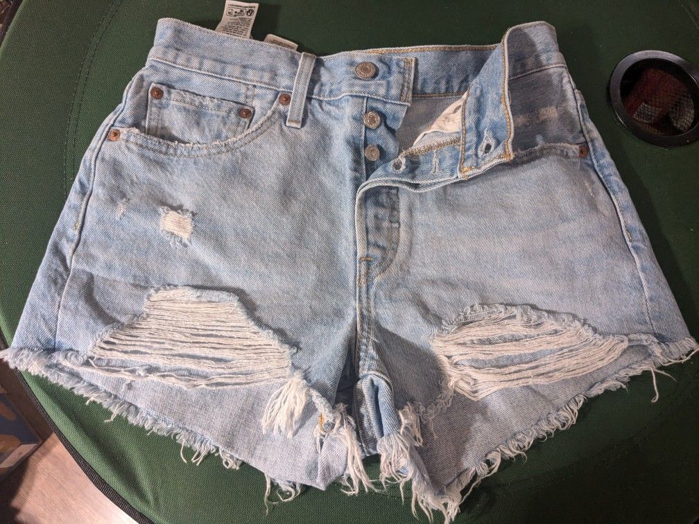 Size 27 Levi Shorts