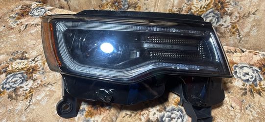 2014-16 Jeep Grand Cherokee Xenon Headlight Right RH Side Black Trim Non-AFS OEM