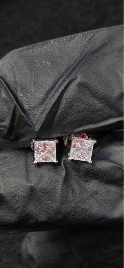 Diamond square earring