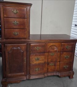 FREE DRESSER
