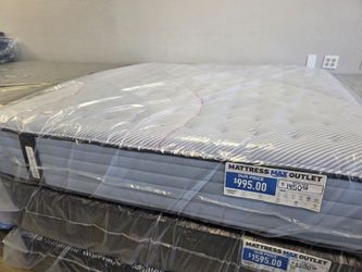 Sealy Posturepedic King Mattress New!
