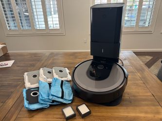 iRobot Roomba i8 Robot Vacuum with Auto-Empty Base