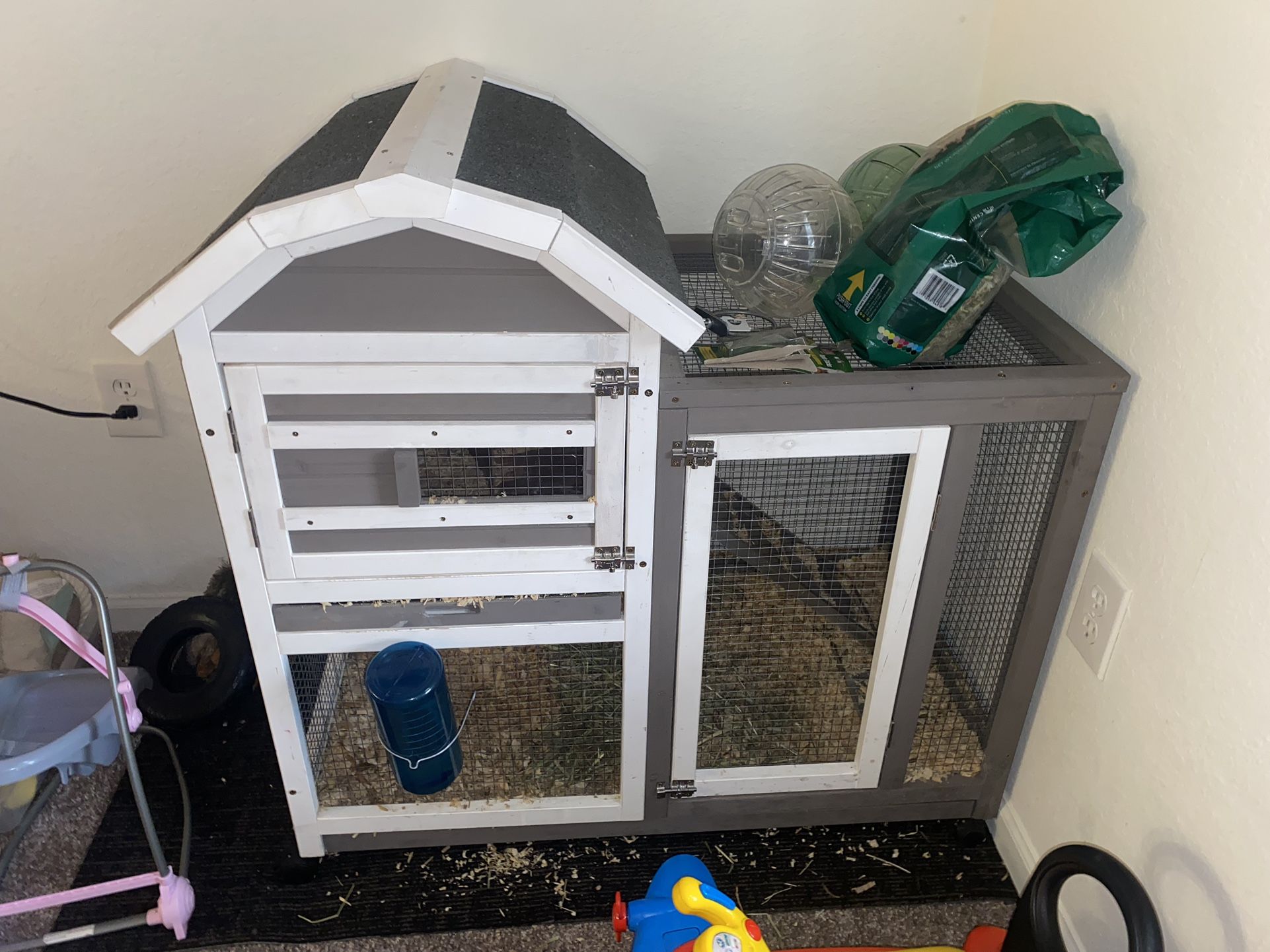 Hampster/Guinea Pig Cage With 2 Balls 