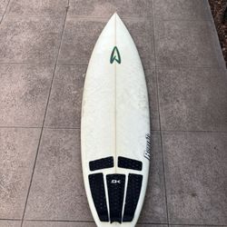 Roberts Surfboard 6’4”