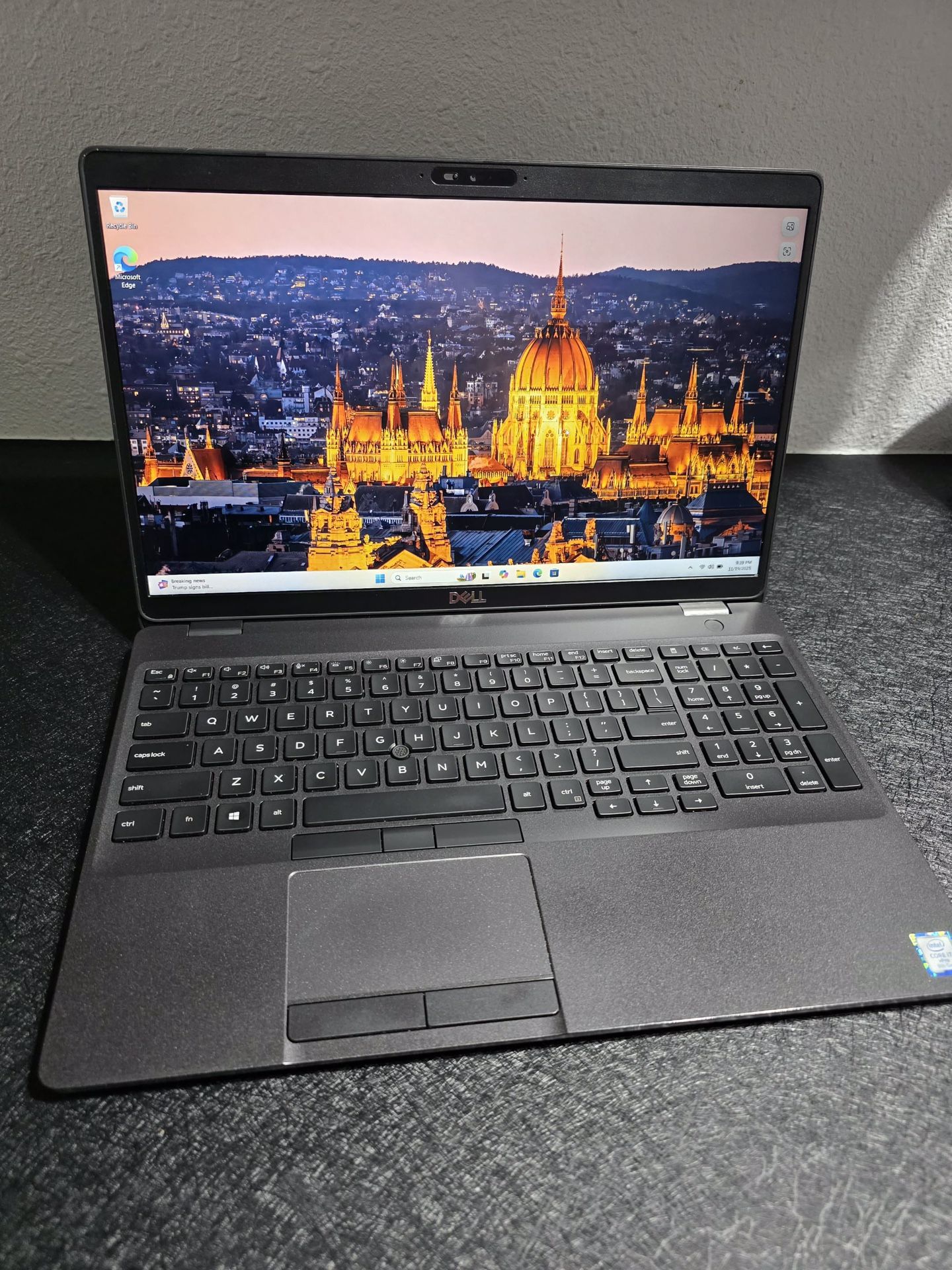 CARBON FIBER DELL LATITUDE 5500 WINDOWS 11 PRO 25H2  i7 8Th GEN 16GB DDR4 RAM 256GB NVME SUPER FAST LIGHTWEIGHT 15.6 SCREEN BACKLIT KEYBOARD EXELLENT 