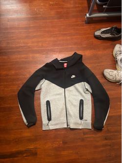 Nike tech medium