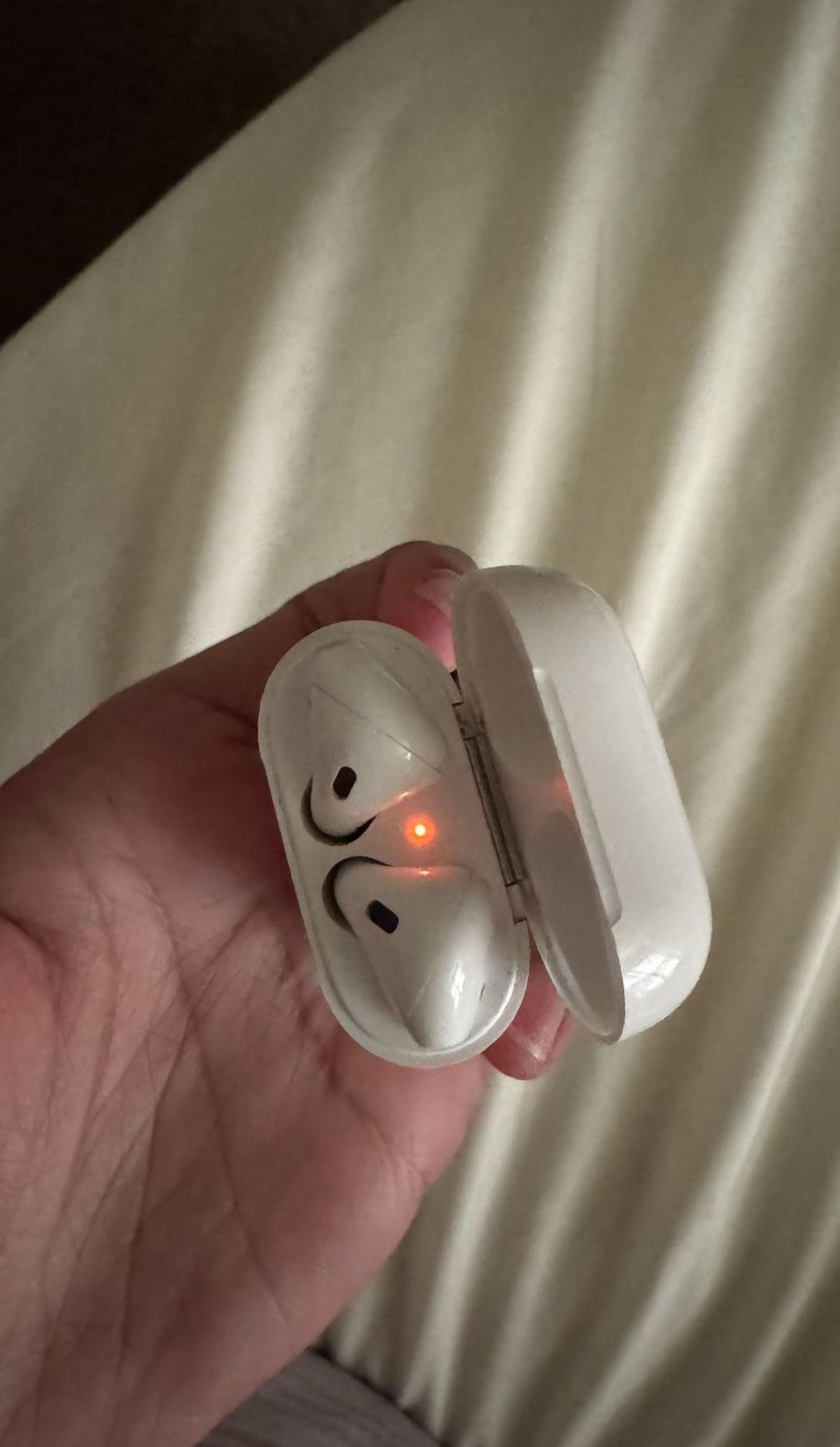 AirPods 2 Generation Charging Case
