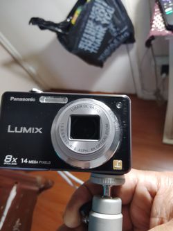 LUMIX  Panasonic DMC -FH20 digital Camara $120 cash