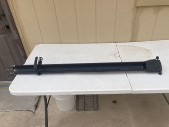 Thule Square Bike Tray With a Wheel Holder 