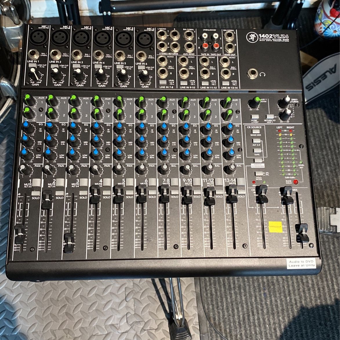 Mackie 1402 VLZ4 14 Channel Mic/Line Mixer With Onyx Preamplifiers