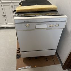 Kitchenaid Slicer And Shredder for Sale in Seattle, WA - OfferUp