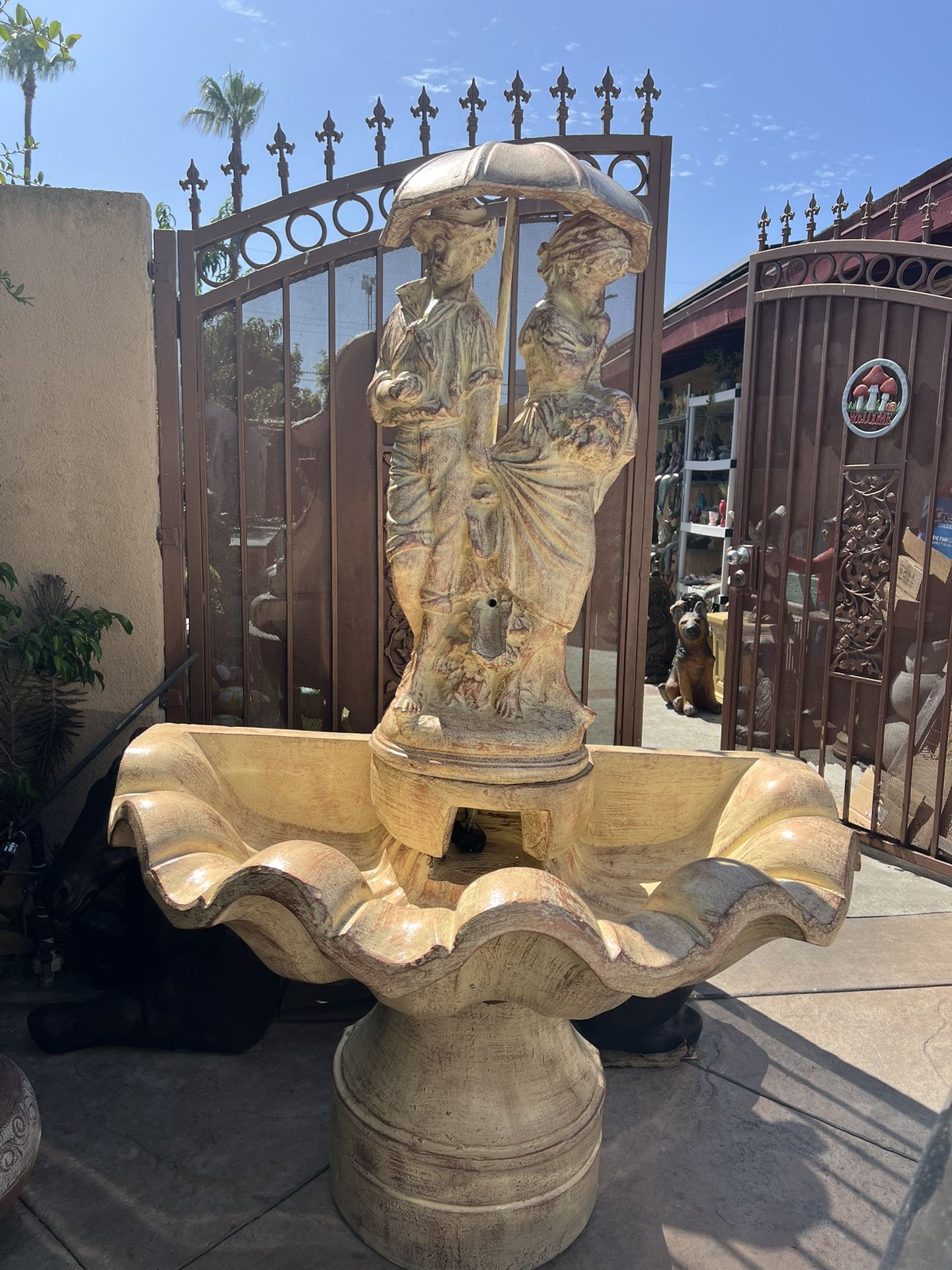 Fountain. Couple