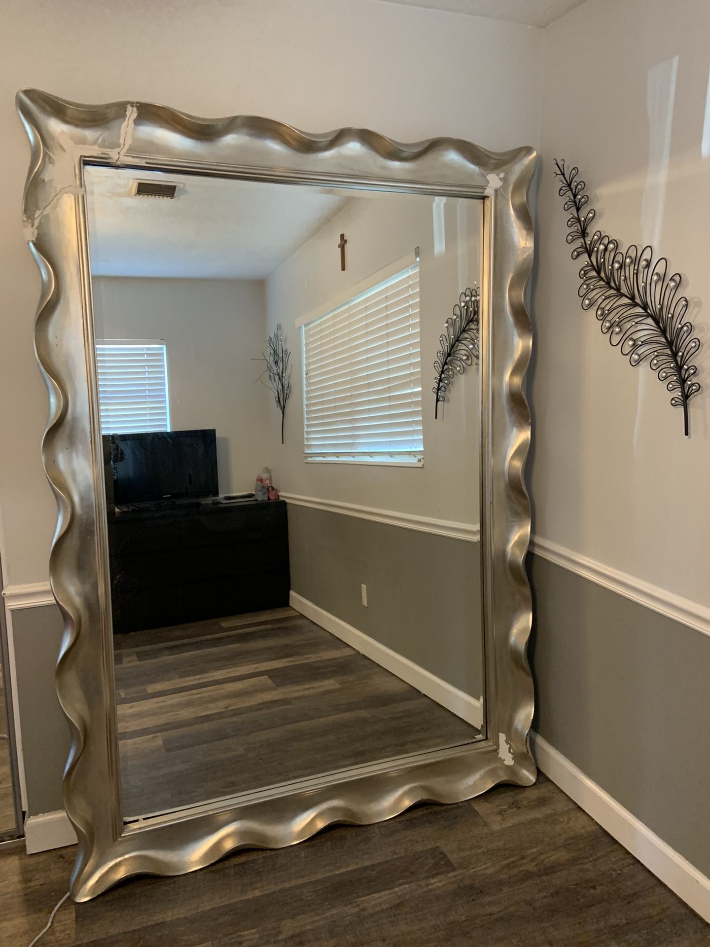 Floor mirror