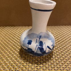Bud vase 4” Tall Blue & White