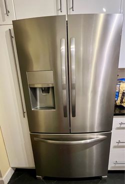 Stainless steel French door refrigerator