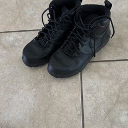 Nike Boots Size 5 Youth