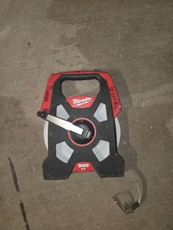 Milwaukee 300ft