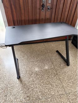 Gaming desk