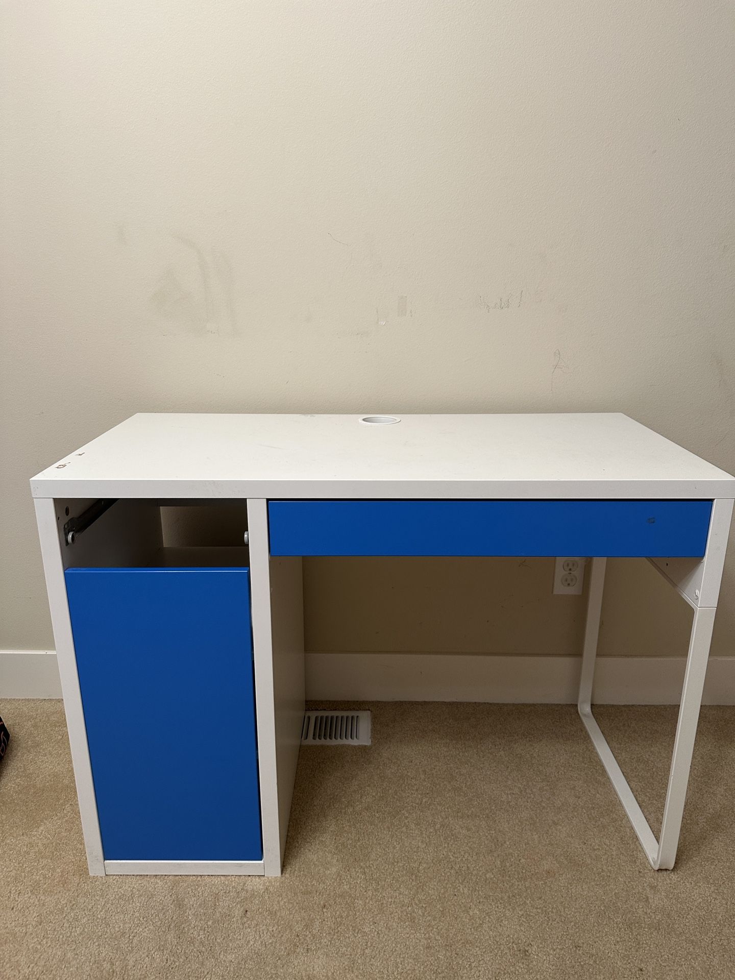 Student Desk - Perfect for Young learners