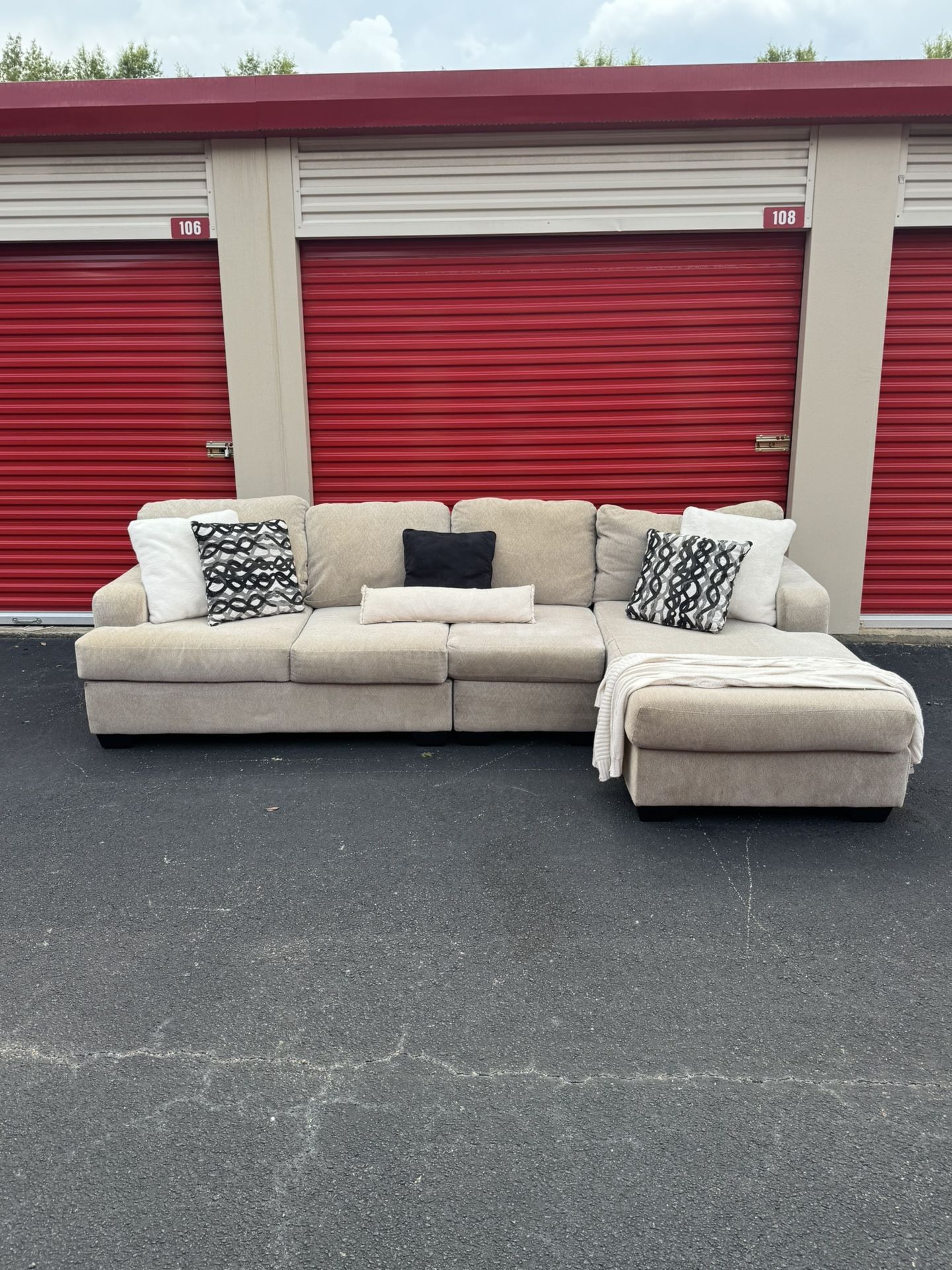 FREE DELIVERY - Cream Sectional