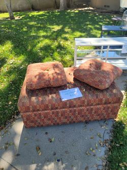 3 PIECE SET WITH 2 PILLOWS BENCH SET OPENS  TO STORE ANYTHING GOOD CONDITION