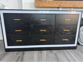 9 Drawer Dresser w/LED lights
